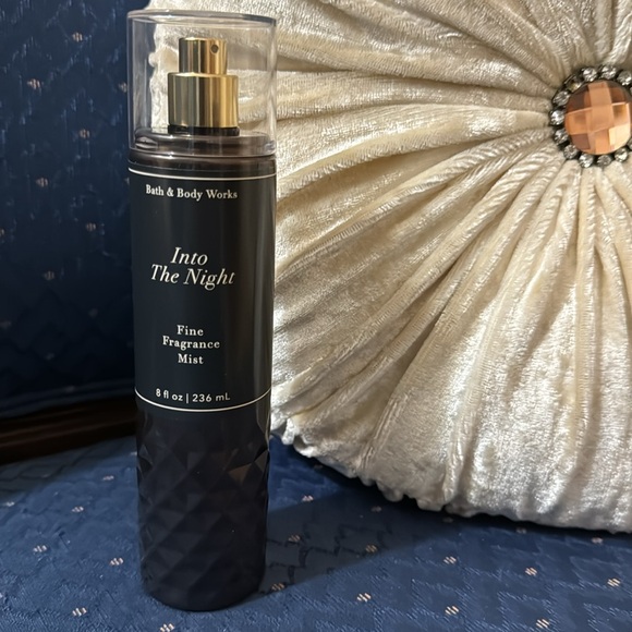 BATH & BODY WORKS SET. . . INTO THE NIGHT SCENT - Picture 5 of 6